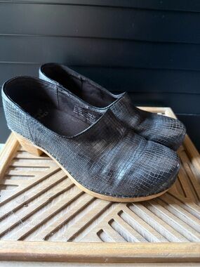 Dansko Women's Textured Slip-On Clogs